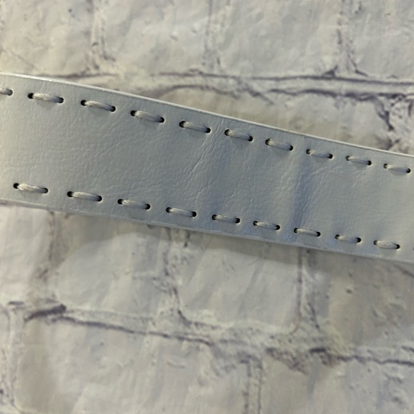 CREAM WITH SILVER TONE HARDWARE WOMENS VEGAN STITCHING BELT SIZE LARGE - Picture 10 of 10